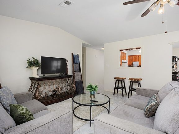 3rd image of 313 Ebony Ln