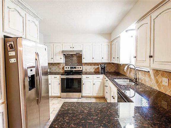 5th image of 512 Heneretta Dr