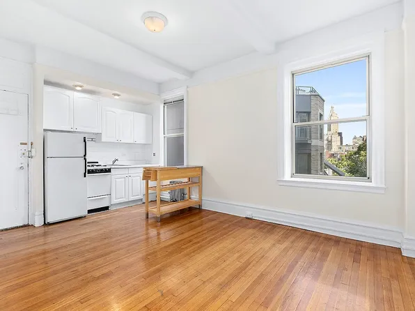 170 West 74th Street image 2 of 8