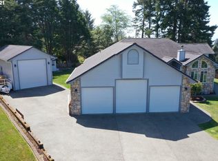 936 Overglen Dr, Brookings, OR 97415