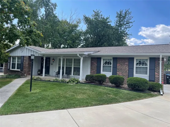 10559 Hackamore Ln, Saint Louis, MO 63128