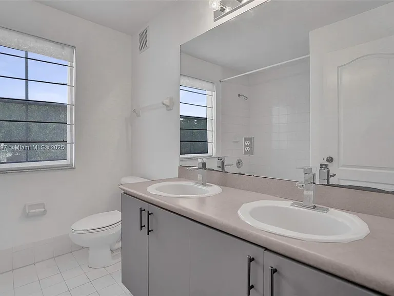17037 SW 39th St — Photo 14