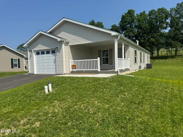 1246 Oak Terrace Dr, Martinsburg, PA 16662