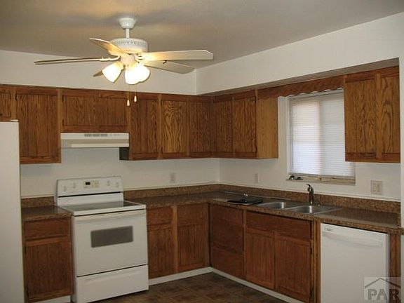 3rd image of 556 Pear St