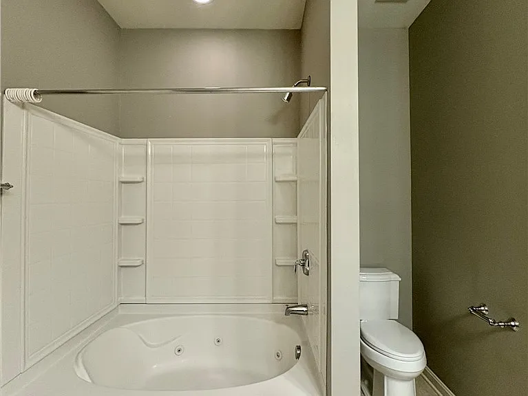 2046 Croghan Dr — Photo 12