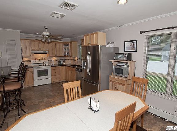 4th image of 27 Greis Ave