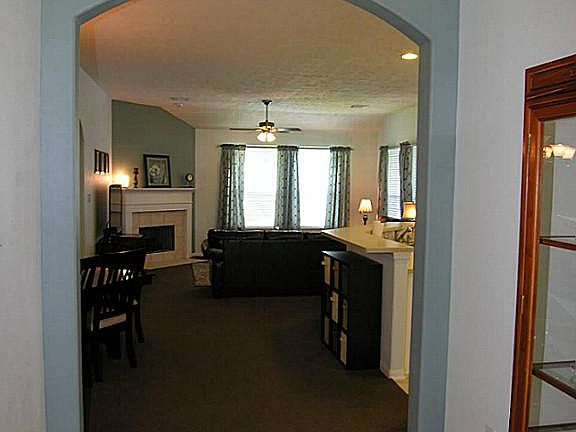 Arched entry into family room. Rounded sheetrock corners.