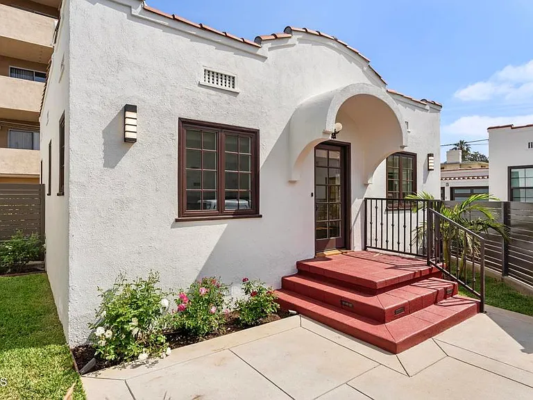 520 S Los Robles Ave #4 — Photo 1