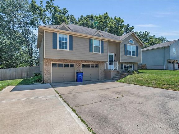 3rd image of 1137 NE Bryco Dr