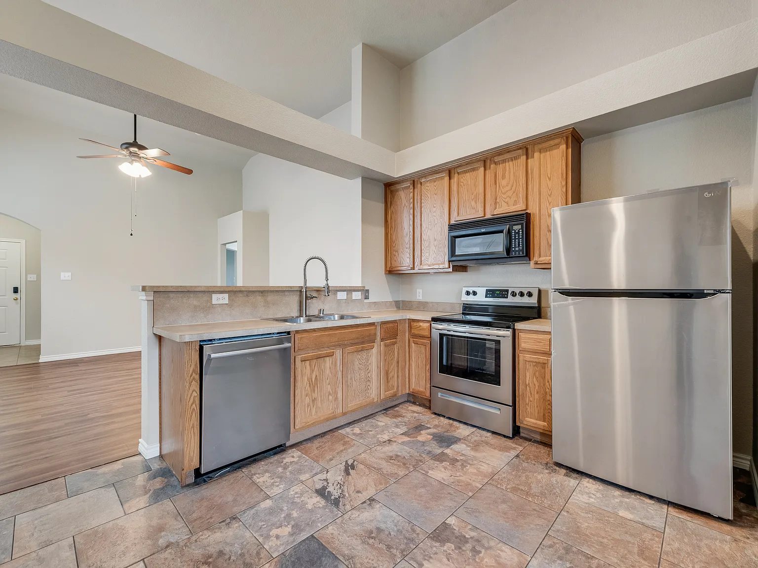 3 bed, 1207 sqft, $2,300 — Photo 1
