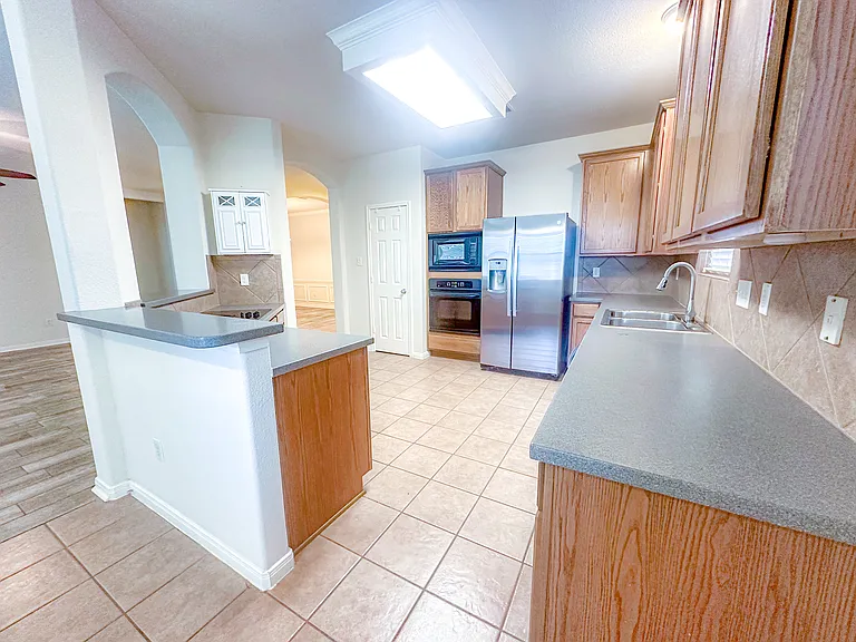 2033 Dove Crossing Dr — Photo 3