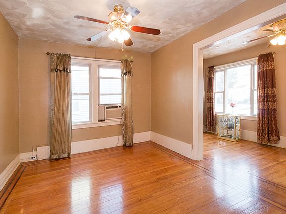 3rd image of 552 W 7th Ave