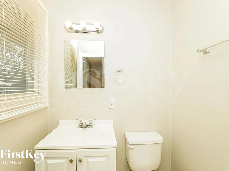 22728 Ridgeway Ave — Photo 16