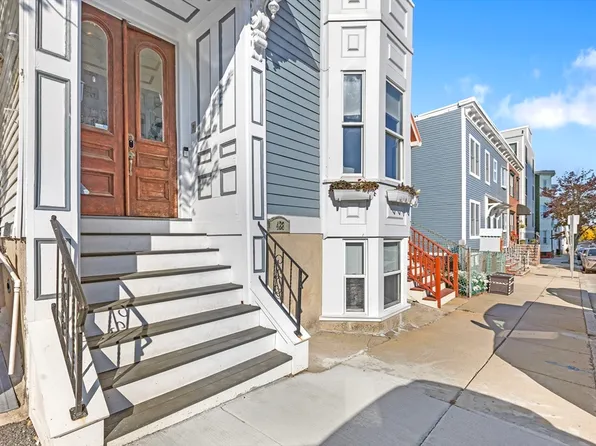 428 E 8th St #1, South Boston, MA 02127