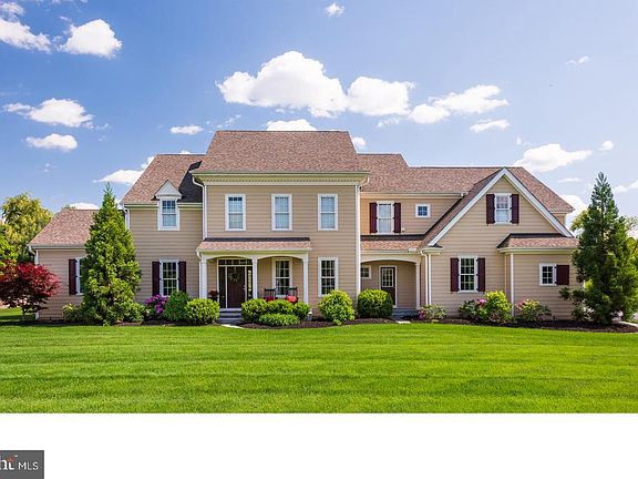 2nd image of 125 Waverly Cir