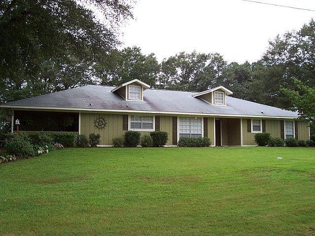 1st image of 300 Melissa St