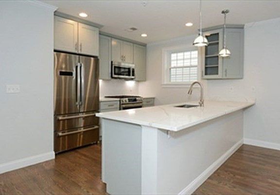 5th image of 49 Leyden St Unit 2