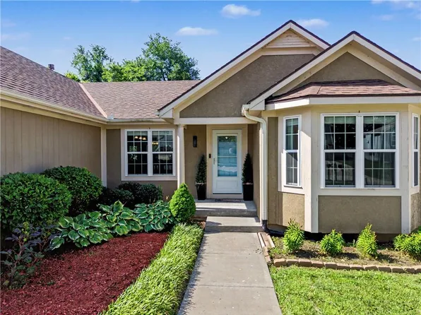 808 Old Stage Rd, Pleasant Hill, MO 64080