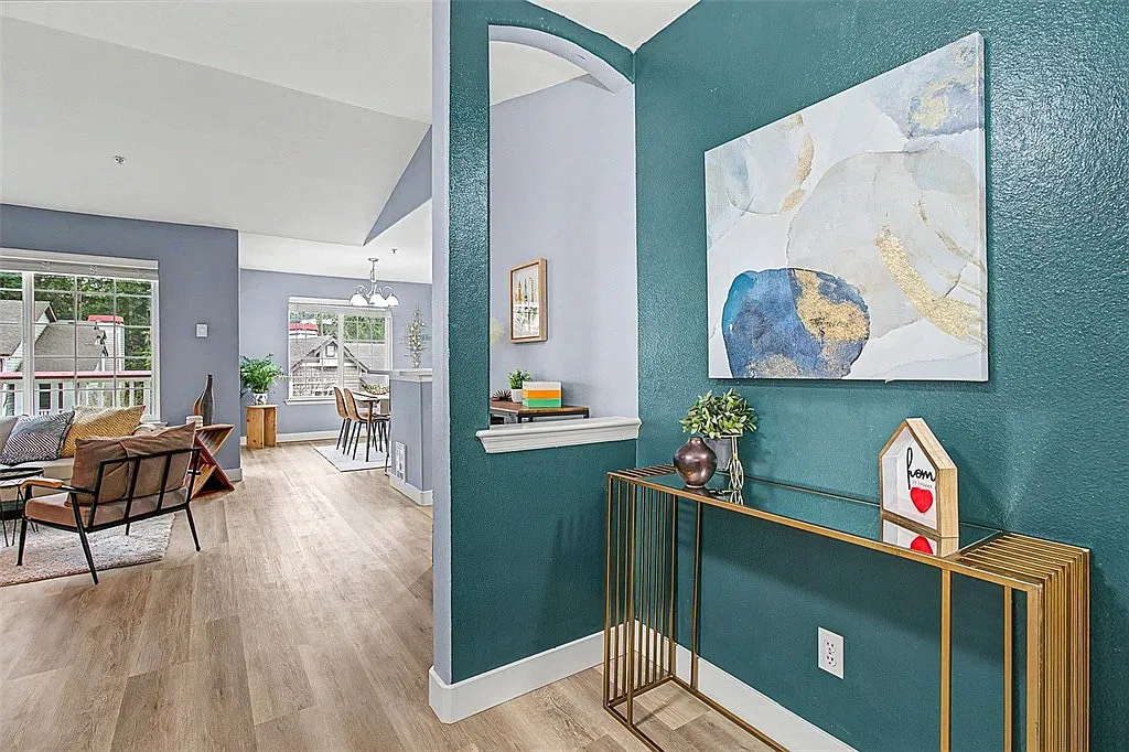 3 bed, 1086 sqft, $3,000 — Photo 2