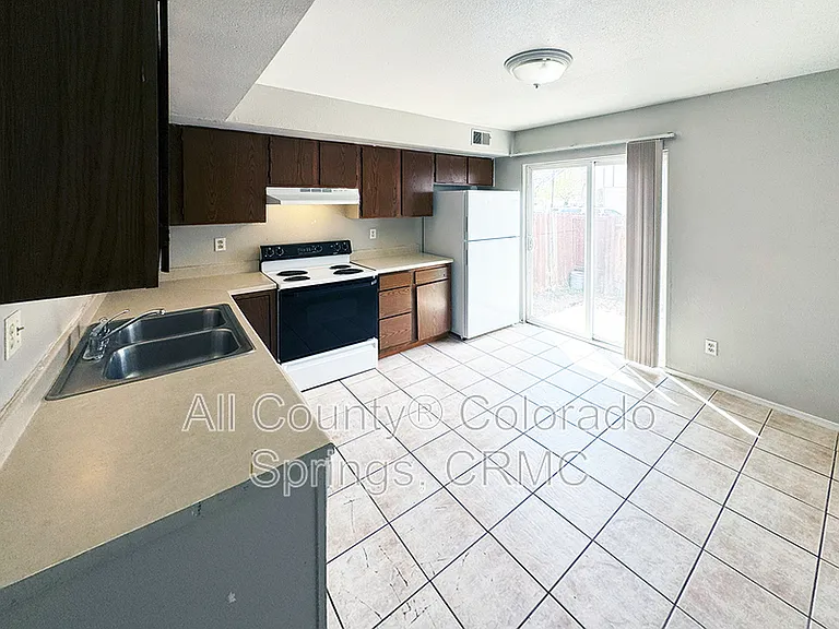 347 W Iowa Ave — Photo 5
