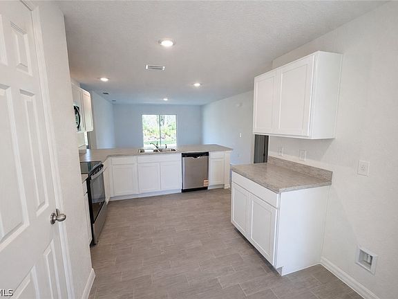 3rd image of 2625 NE 7th Place Cpe