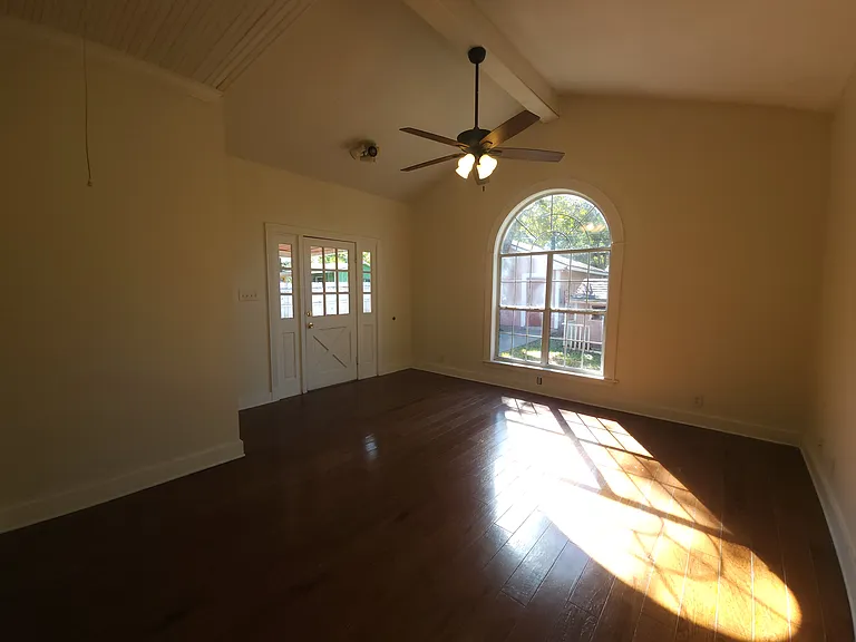 1138 W Magnolia Ave — Photo 17