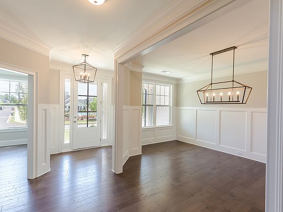 2nd image of 140 Sierra Cir