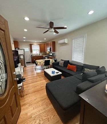 2nd image of 35 Gould Pl Floor 1
