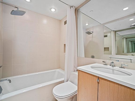 3rd image of 160 Central Park S #2118/20
