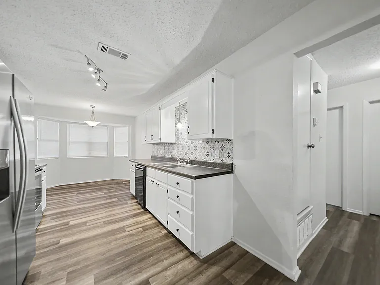 2904 Boyd Ave — Photo 5