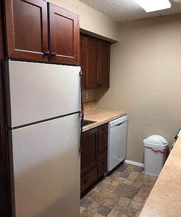 4th image of 725 Miller Ave