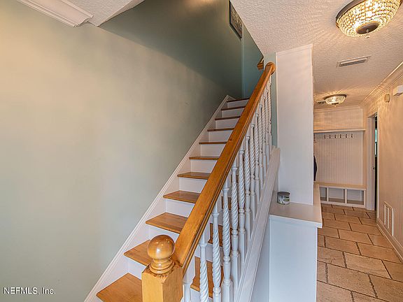 5th image of 105 12th Ave S