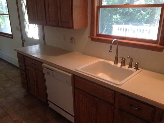 4th image of 303 Park Pl