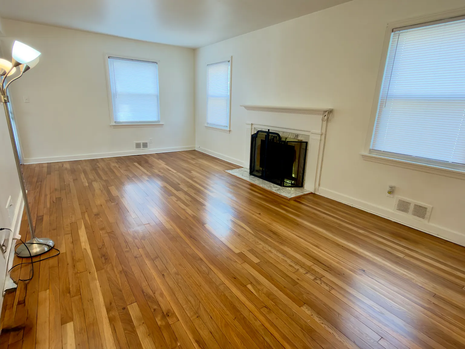 4 bed, 1694 sqft, $3,900 — Photo 3