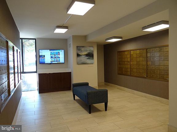 3rd image of 2311 Pimmit Dr APT 1012