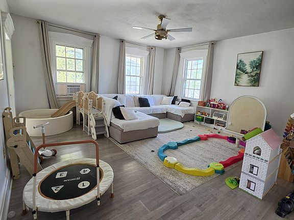 5th image of 47 Bank St #47