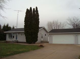 1950 Lone Elm Ave, Oshkosh, WI 54902