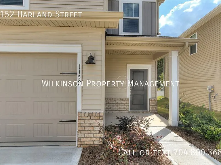 1152 Harland St — Photo 3