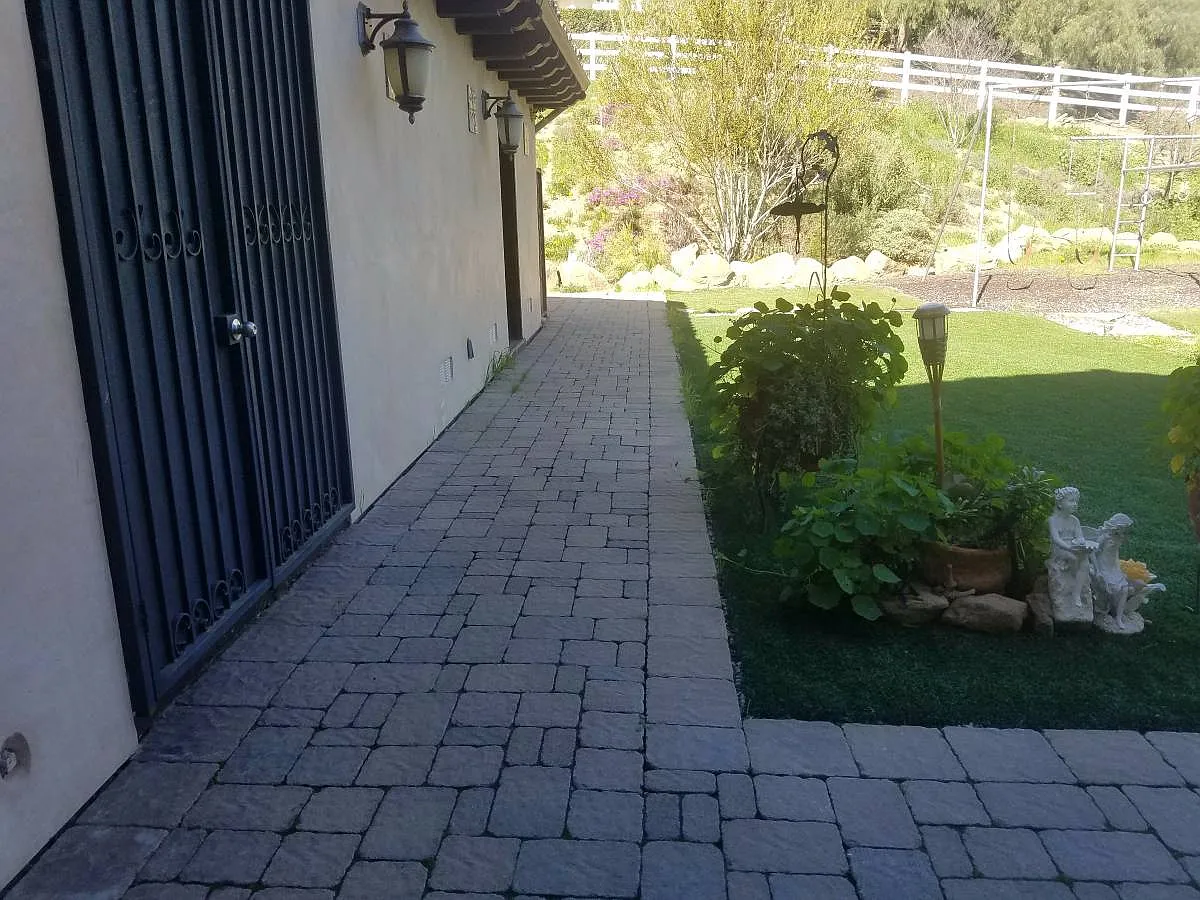 Building Photo - Hackamore Ln