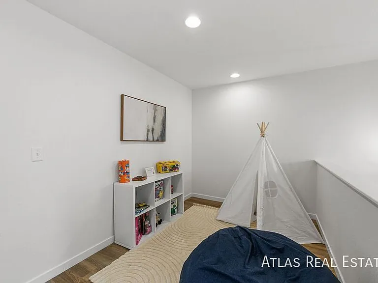 Akron Townhomes — Photo 10
