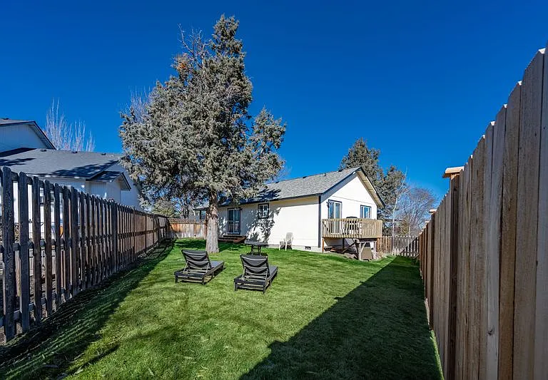 NE Mable Ct — Photo 28