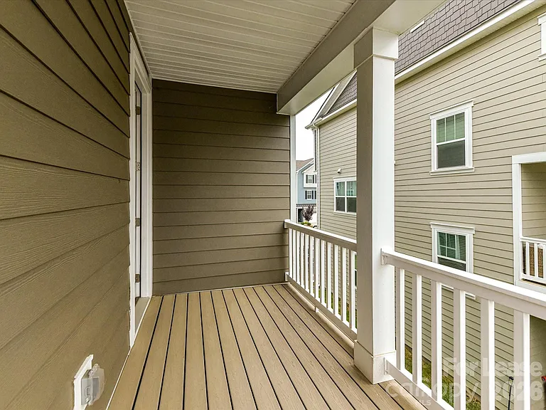 420 Burr St — Photo 31