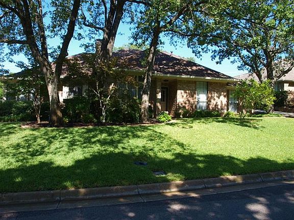 2nd image of 2204 Emerald Lake Dr