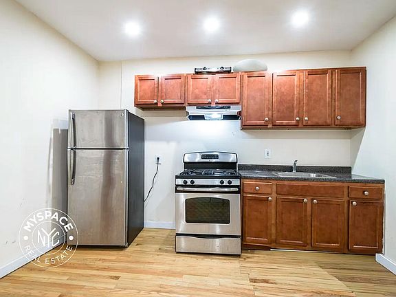 4th image of 2350 Pacific St APT 1