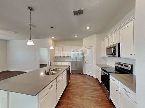 3rd image of 1308 Sky Lakes Dr