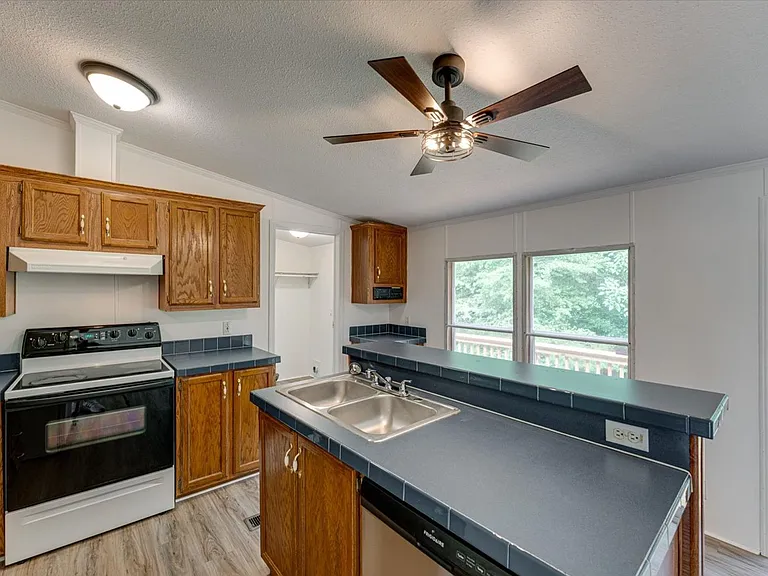 10708 Canyon Cir — Photo 18
