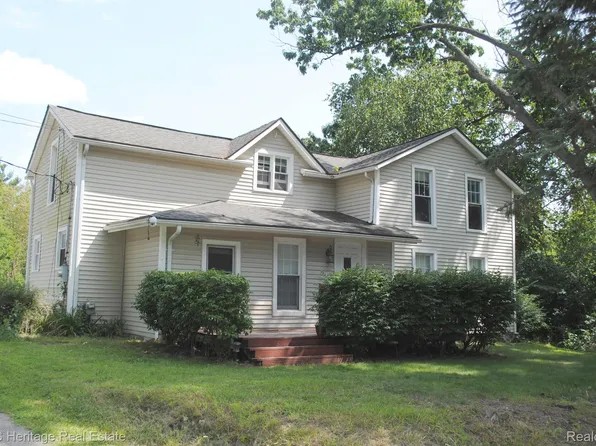 5004 Carroll Lake Rd, Commerce Township, MI 48382