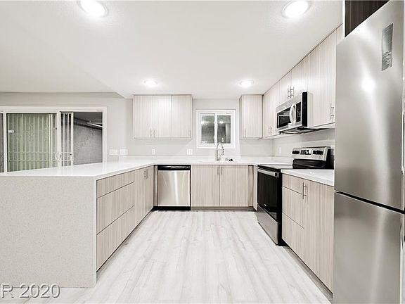 4th image of 3425 Townhouse Dr