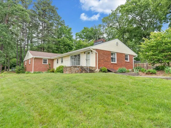 8209 Webster Dr, Roanoke, VA 24019