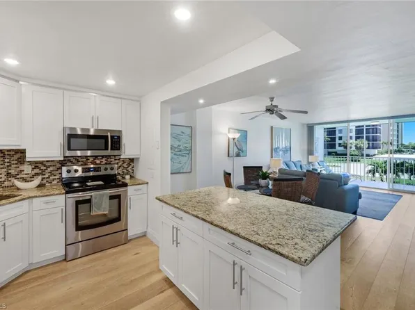 5 Bluebill AVE #208, NAPLES, FL 34108